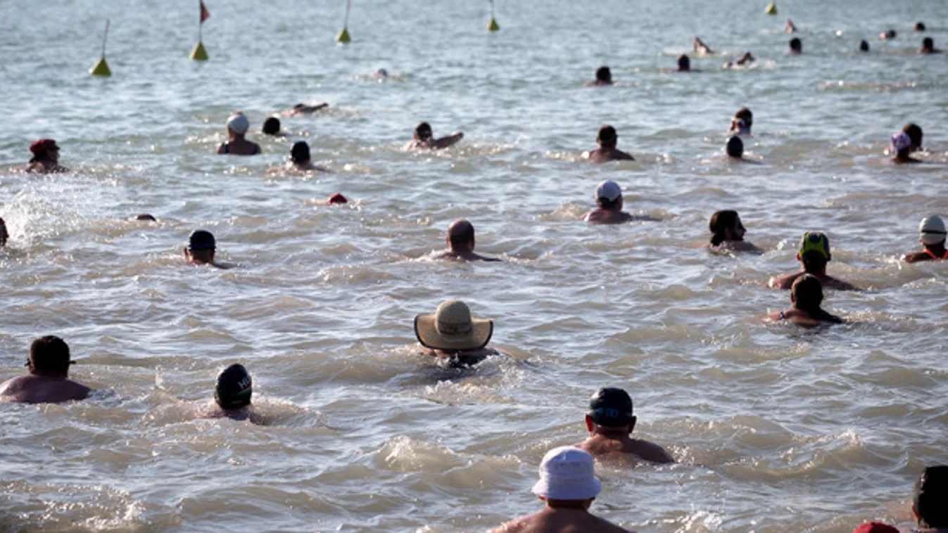 Balaton-átúszás - Idén a táv felét is lehet teljesíteni