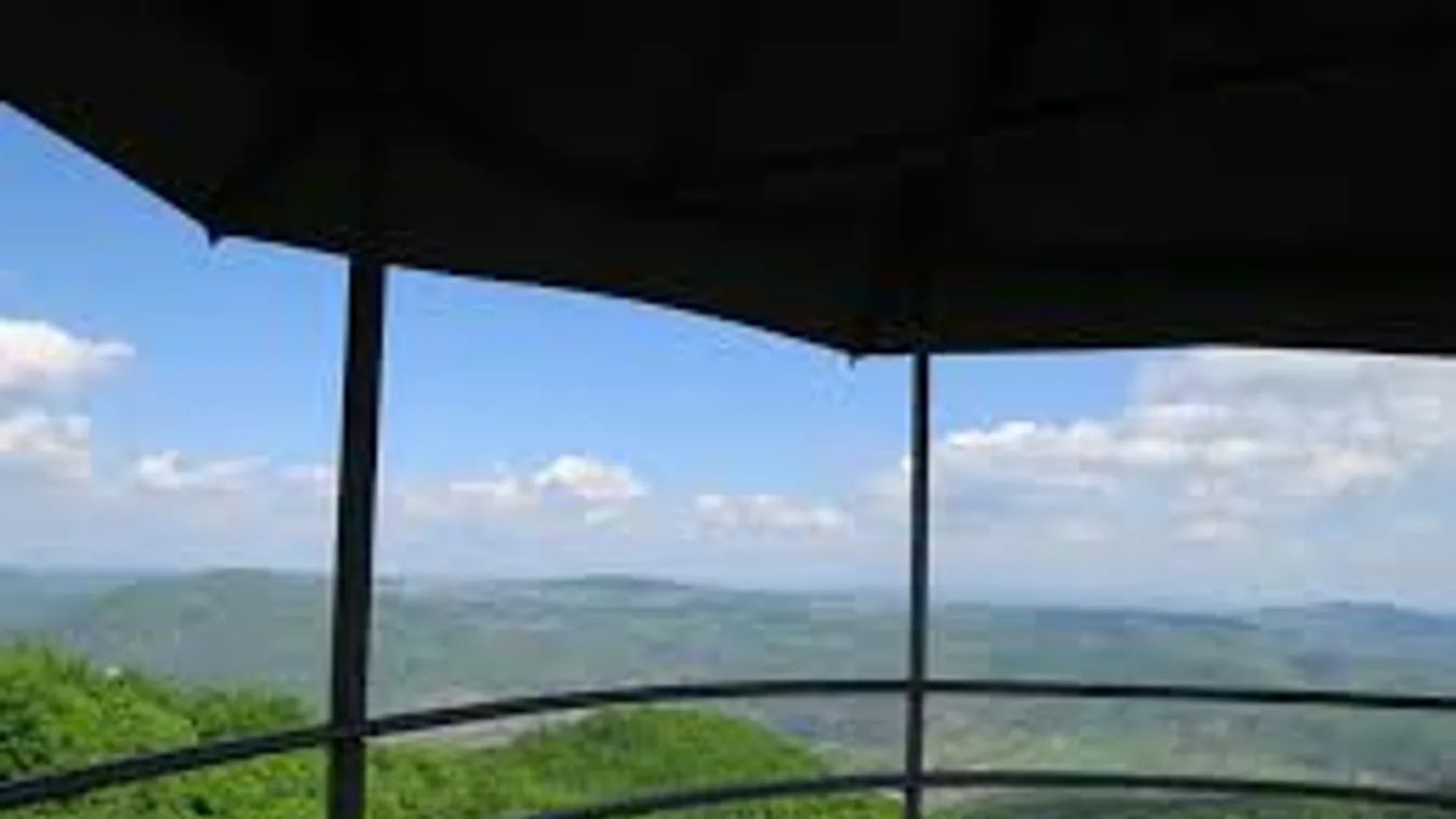 Meghalt a férfi, aki leesett a Karancs-kilátóról Salgótarjánban