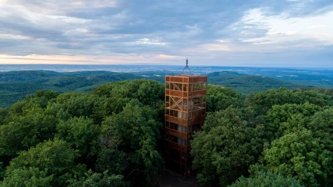 Kilátót avattak a Zengőn