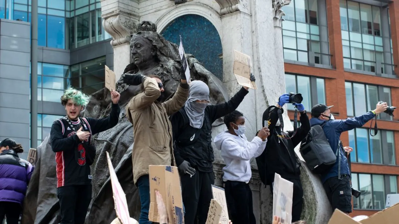 Csak a célba vettek bőrszíne változott