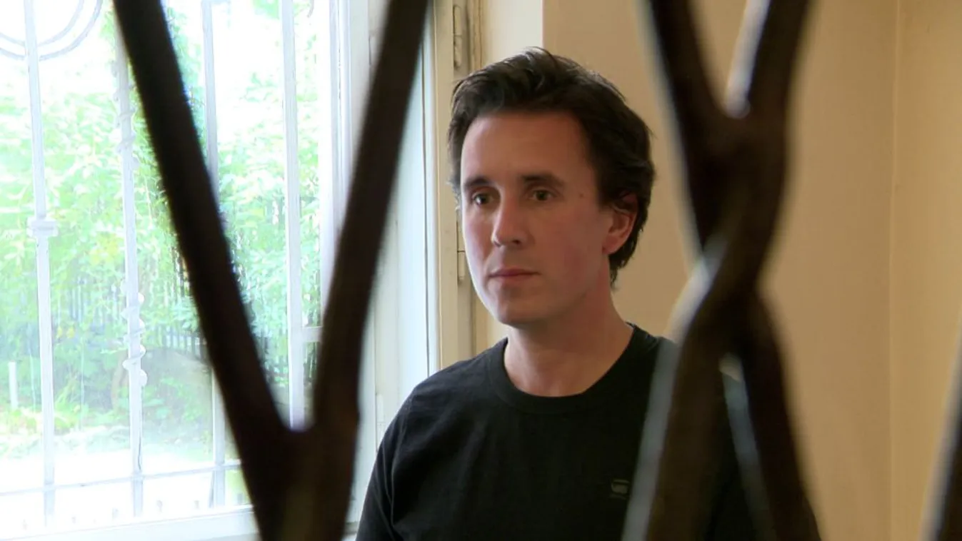 Sérti Czeglédy jó hírnevét az az állítás, hogy diákok megkárosításával gyanúsítják