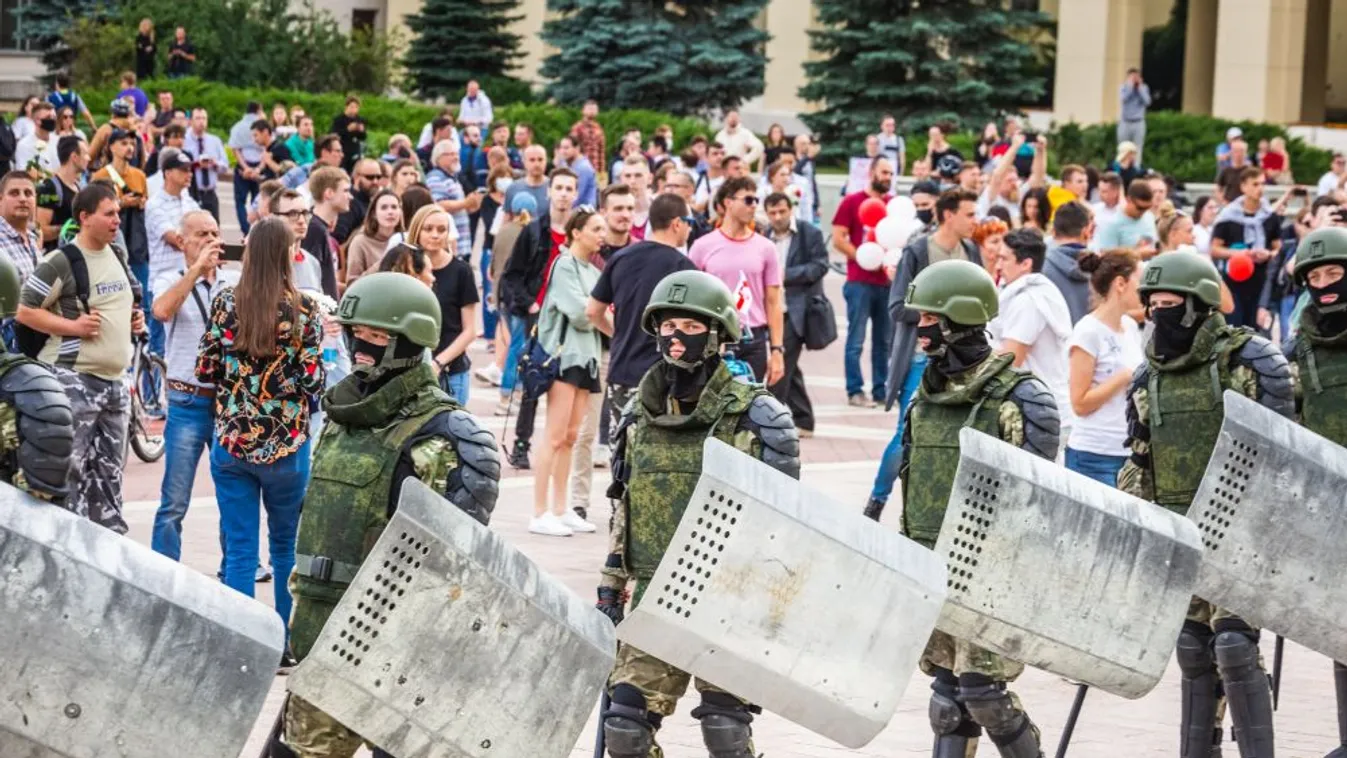 Ismét rohamrendőrök oszlattak tüntetőket Minszkben
