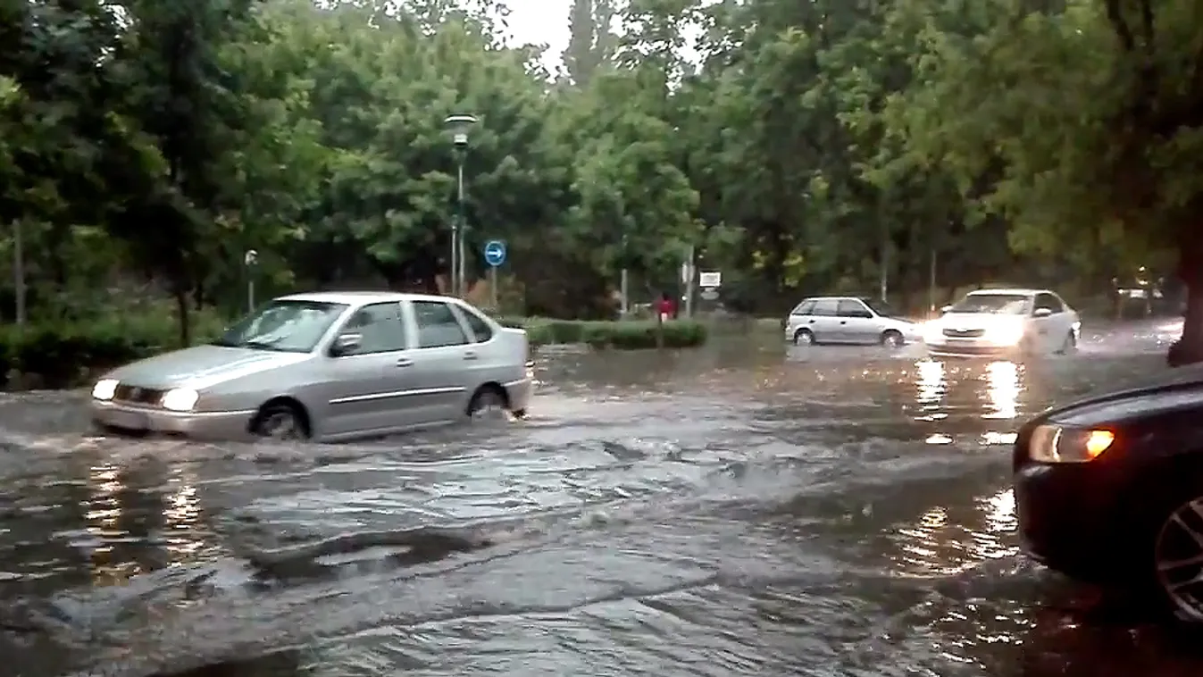 Szerdán is intenzív esőzésre figyelmeztetnek
