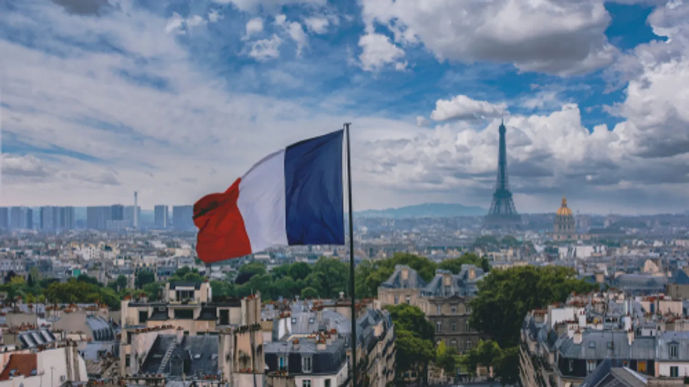 Rabszolgaként ábrázoltak egy fekete bőrű képviselőnőt egy francia hetilapban