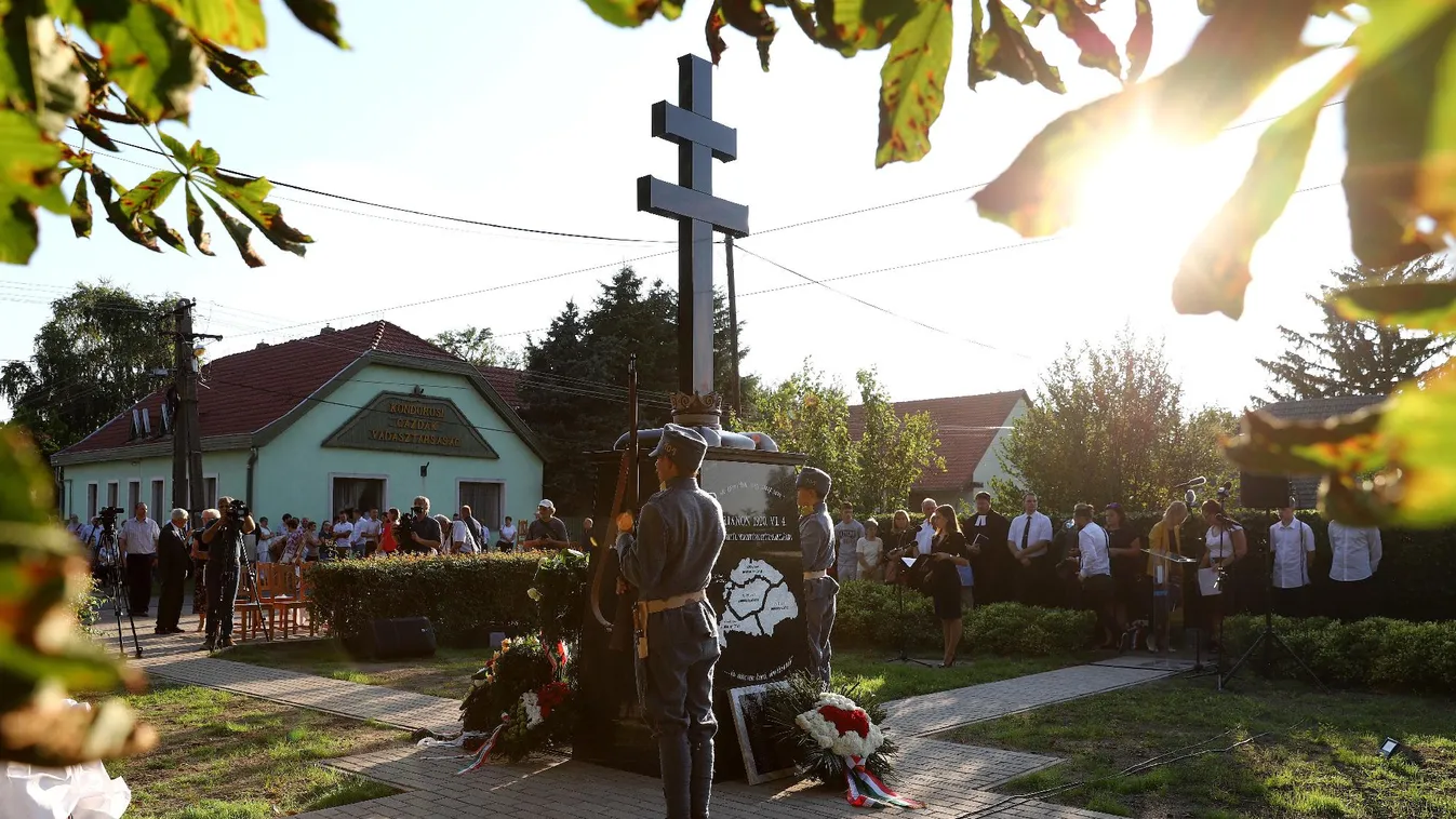 Leleplezték a kondorosi Trianon-emlékművet