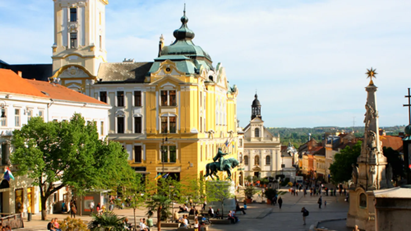 Átragasztották az uniós plakátokat Pécsett