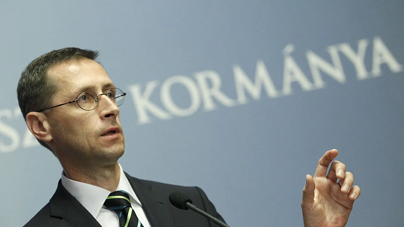 Varga Mihály: Magyarországon továbbra is megéri diplomát szerezni