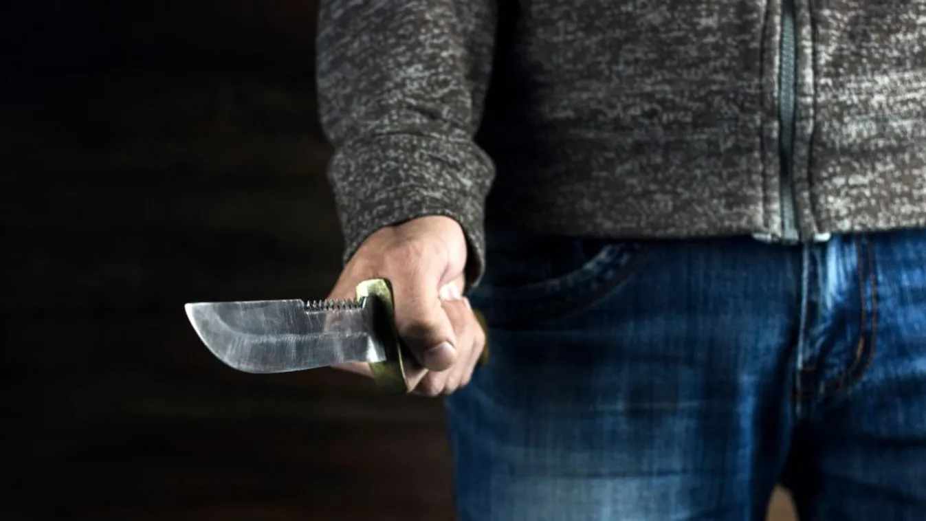 Késsel fenyegették csoporttársukat algériai egyetemisták