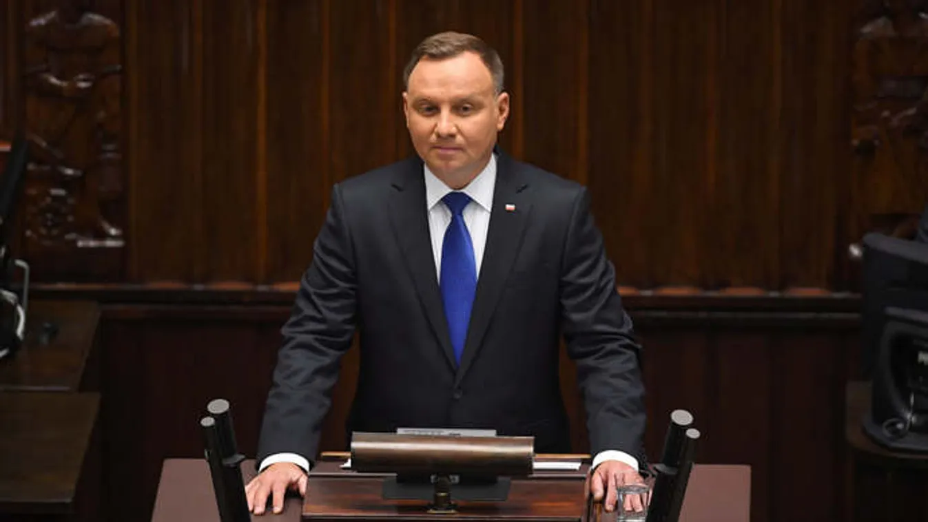 Duda: Nem fogadunk be erőszakkal átirányított migránsokat