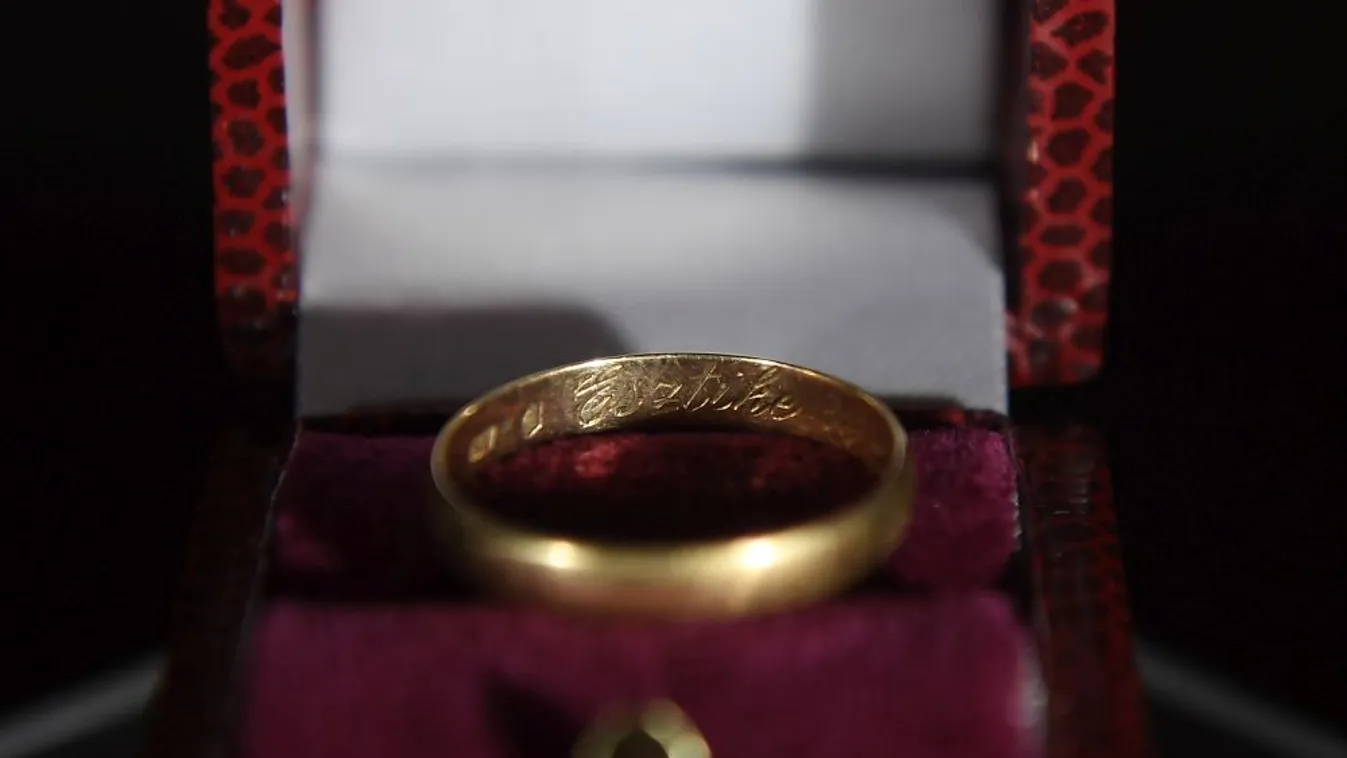 Visszaadták a családnak a sülysápi második világháborús katonasírban talált gyűrűt