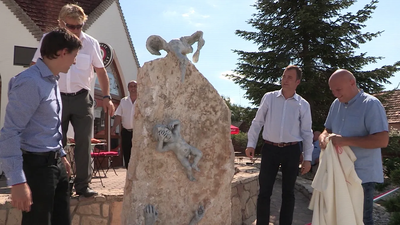 Gólyaszobrokat avattak Vörsön