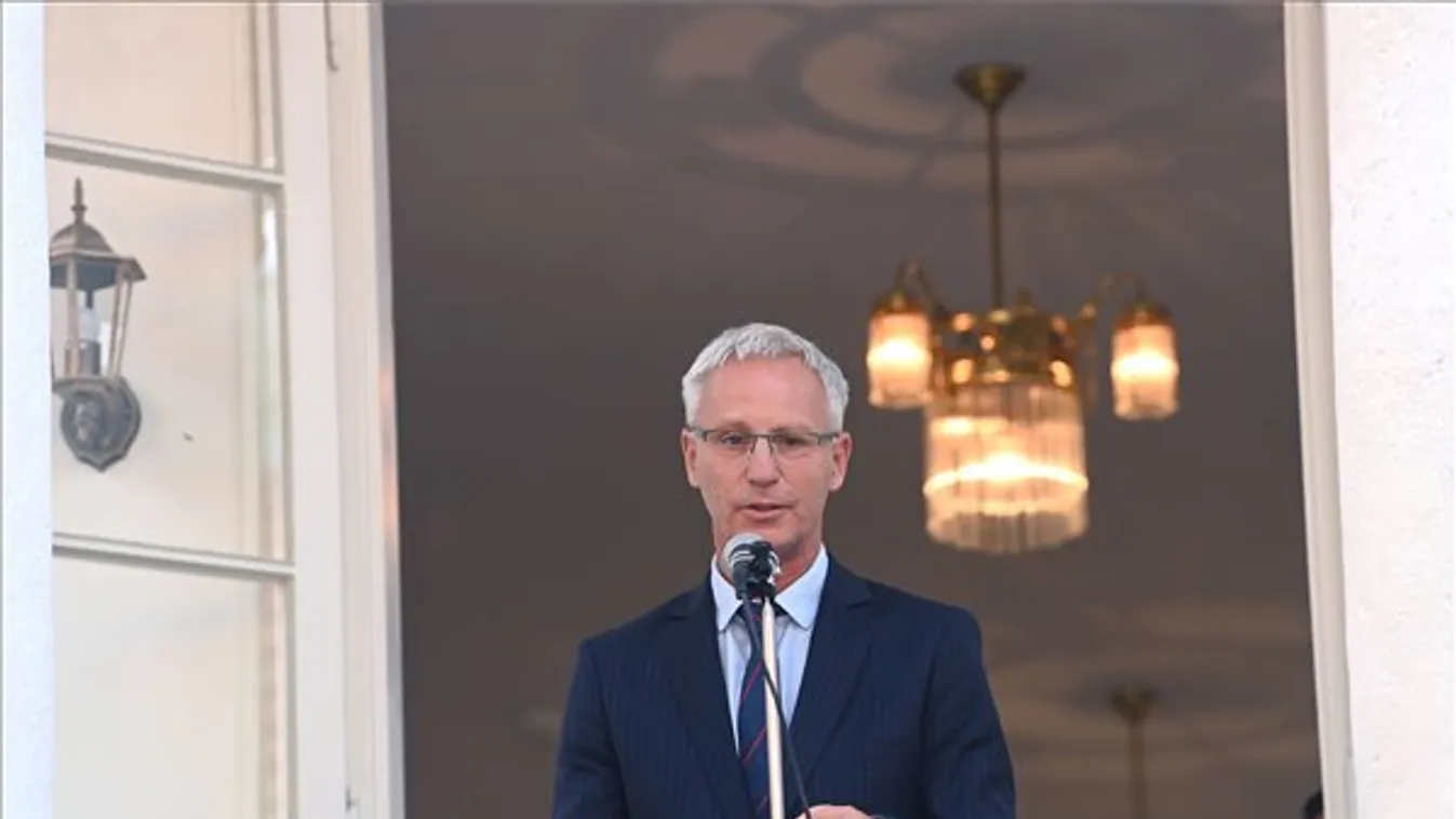 Soltész Miklós: A járvány ellenére az oktatásnak és a gazdaságnak is működnie kell