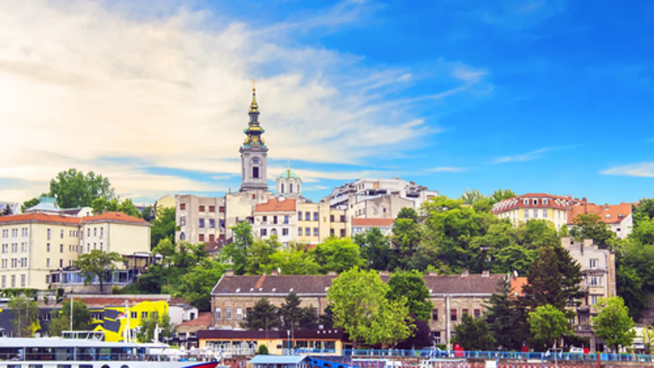 Szerb szakértők: A nyaralásból hazatérők maradjanak otthon