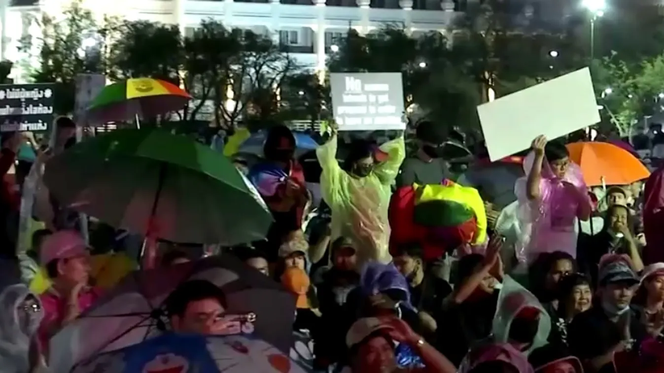 Már a monarchiát is megkérdőjelezik a thaiföldi tüntetők