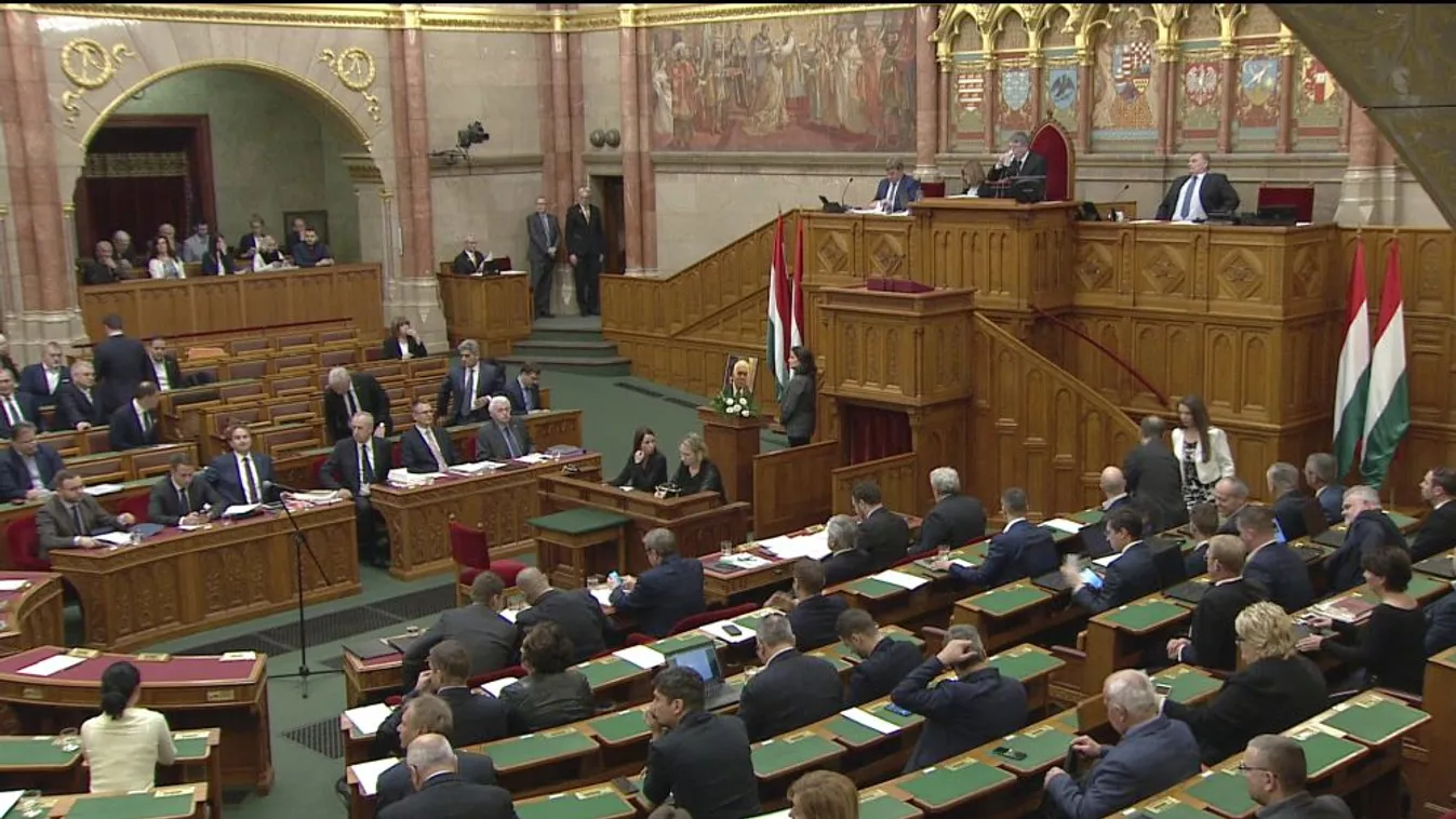 Hétfőn kezdi meg őszi ülésszakát a parlament