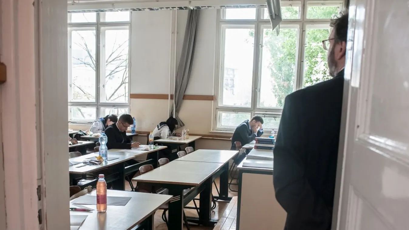 Bezárják a szlovákiai középiskolákat, áttérnek a távoktatásra