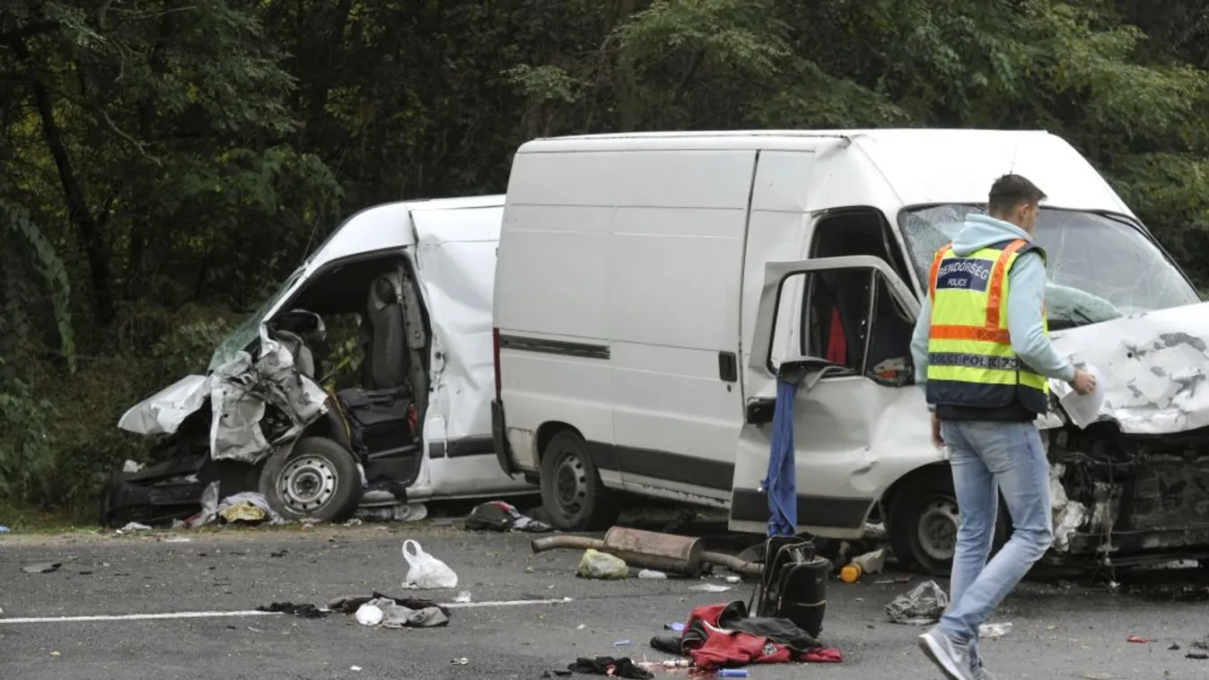 Két kisteherautó ütközött Dabasnál, meghalt egy ember