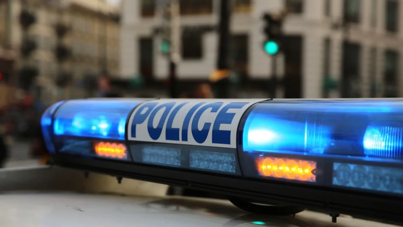 Lefejeztek egy férfit Párizs közelében