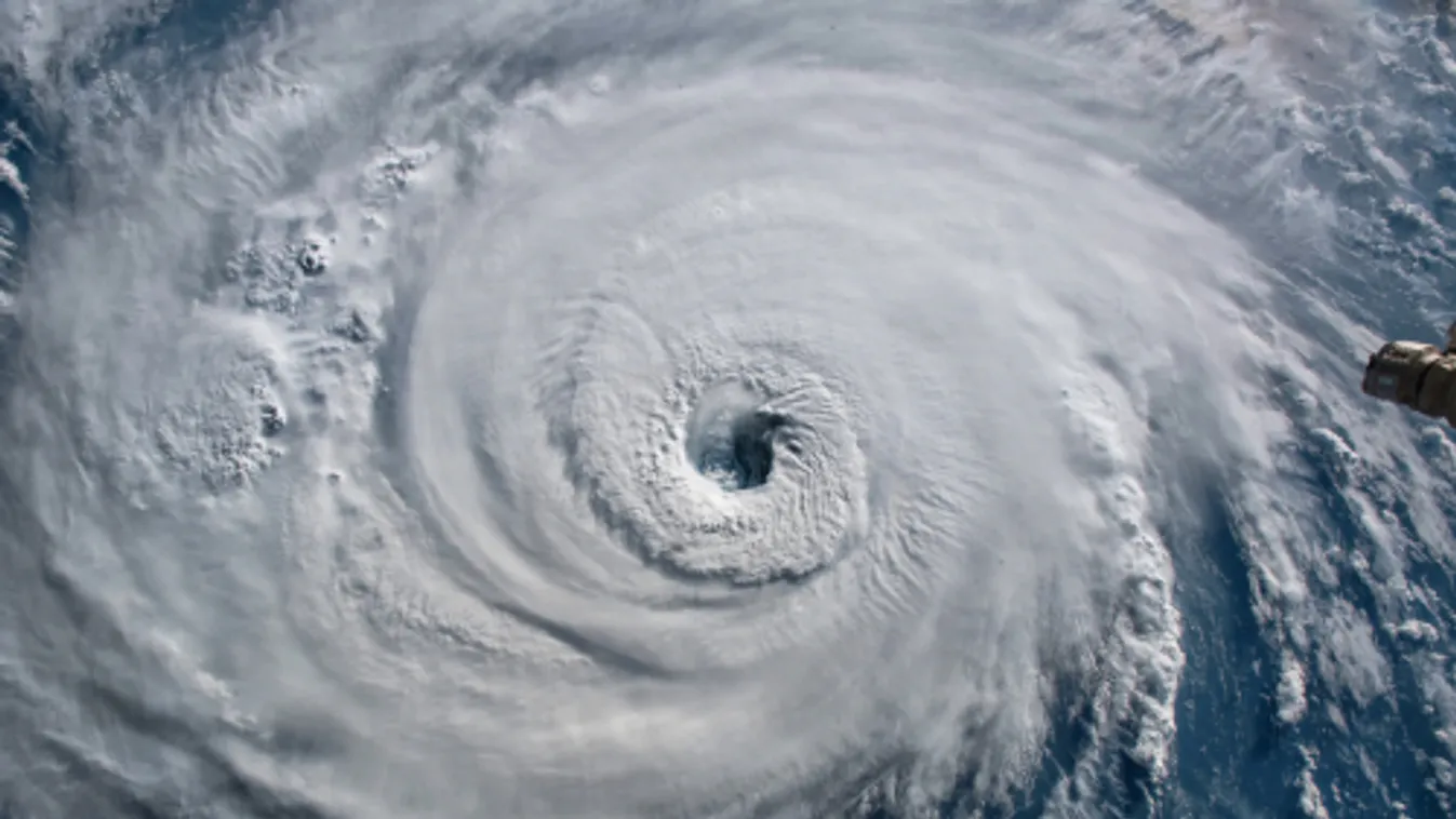 Trópusi vihar Mexikóban, erdőtüzek Kalifornia államban