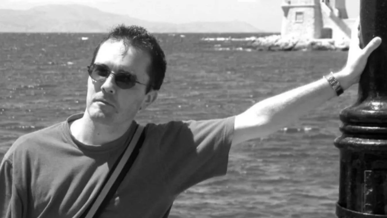 Tüntetéseken emlékeztek a meggyilkolt francia tanárra