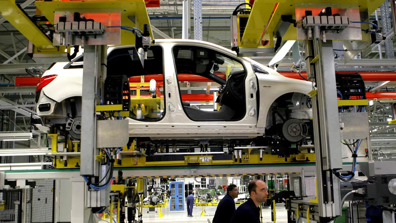 Egy hónapra leáll a termelés télen a kecskeméti Mercedes-gyárban