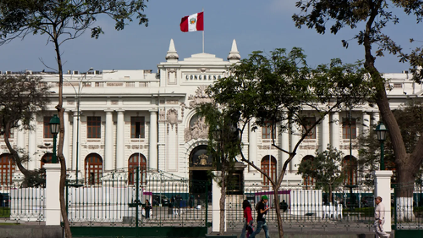 A perui kongresszus megszavazta Martín Vizcarra elnök elmozdítását posztjáról