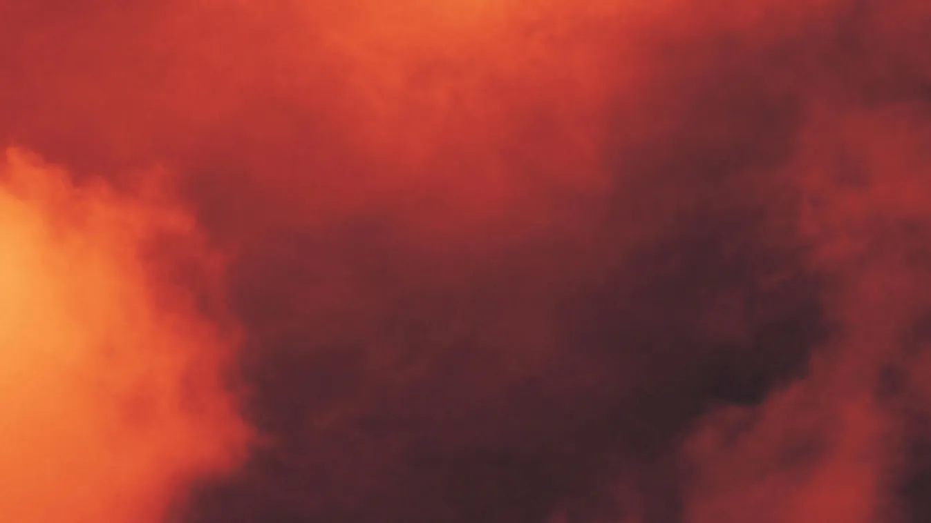 Öngyilkos merényletet követtek el a szomáliai főváros egyik forgalmas éttermében