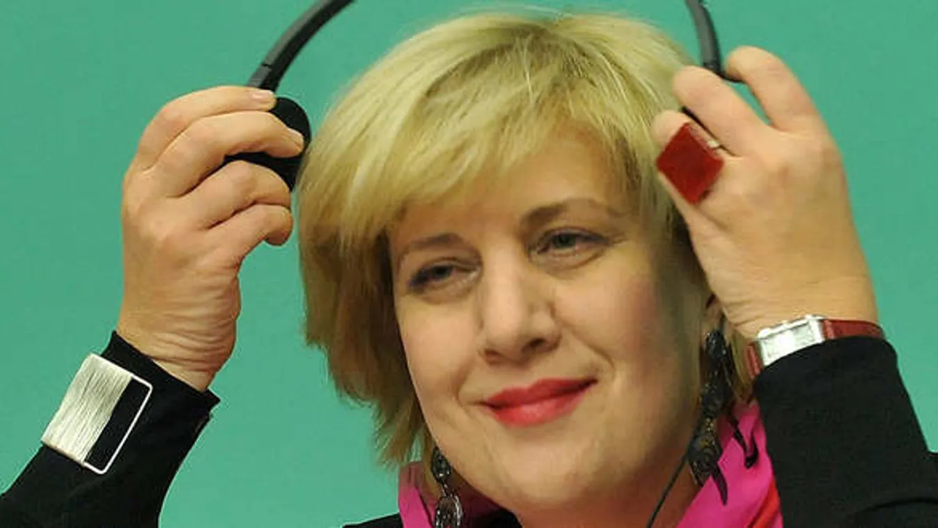 Az Európa Tanács Soros kottájából játszik