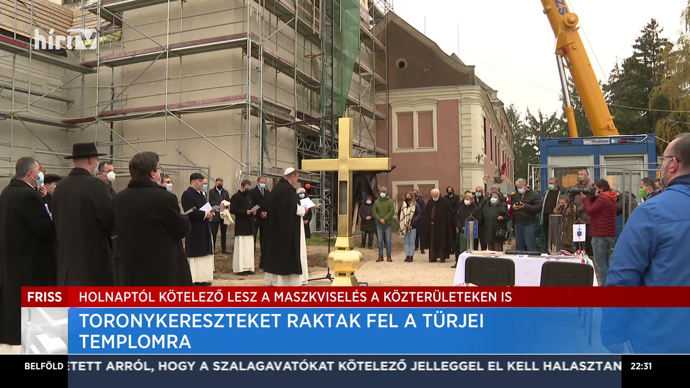 Toronykereszteket raktak fel a türjei templomra