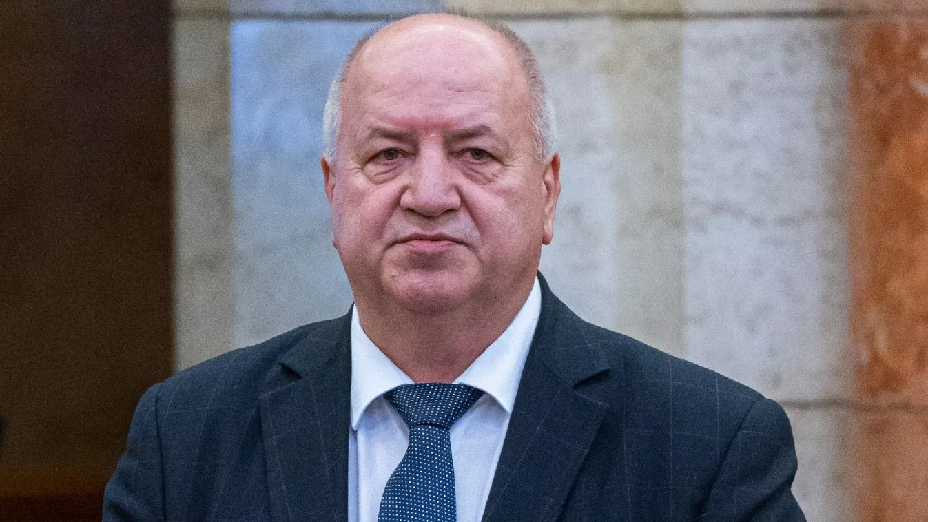 Korózs Lajos szerint a kormánypártok menekülnek a kérdések elől