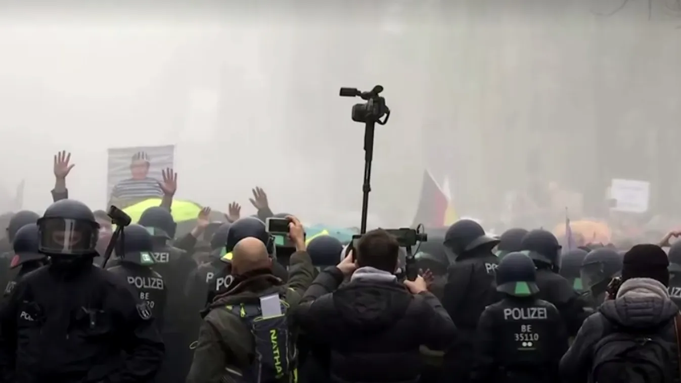 A berlini rendőrök évtizedek óta nem tapasztaltak ilyen dühödt erőszakot