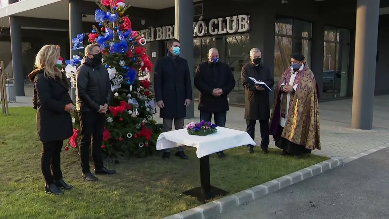 A bordeaux-iaknak állítottak karácsonyfát Csepelen