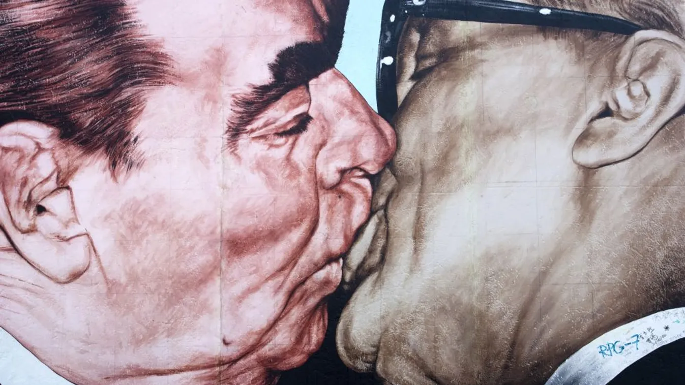 444: Múzeumi relikviák közé való a „hagyományos család”