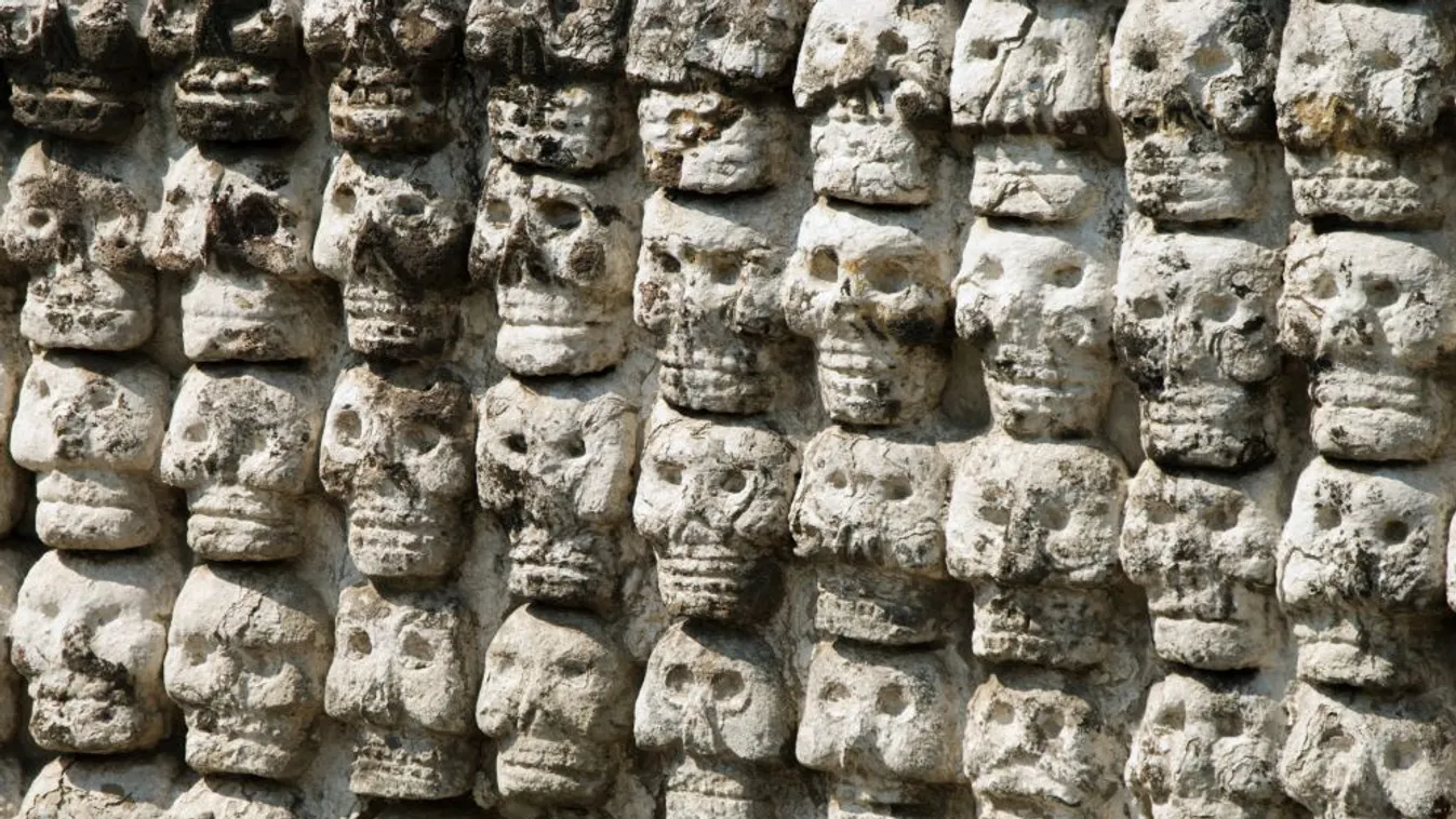 Az emberi koponyákból emelt torony újabb részét tárták fel Mexikóvárosban