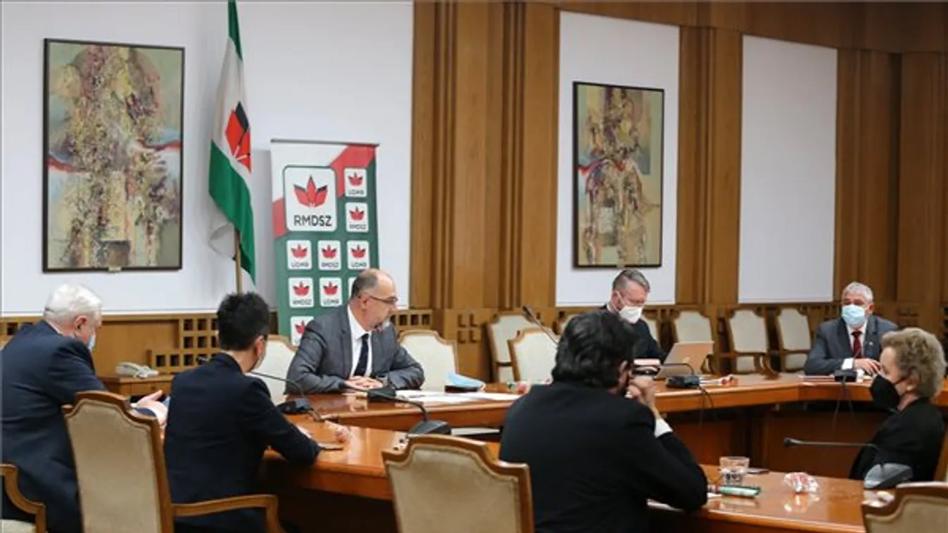 Az RMDSZ Kelemen Hunort, Cseke Attilát, Tánczos Barnát és Novák Károly Eduárdot jelöli a román kormányba