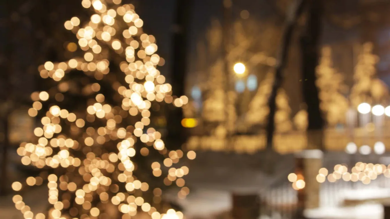 Pécsett is lekapcsolta a karácsonyi fényeket a balliberális önkormányzat