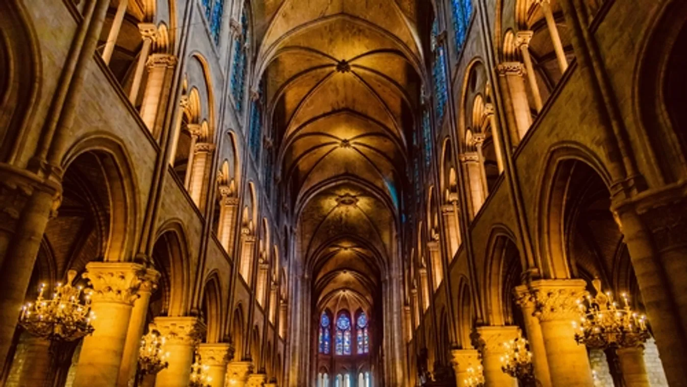 A Notre-Dame romos állapotban is betölti szerepét