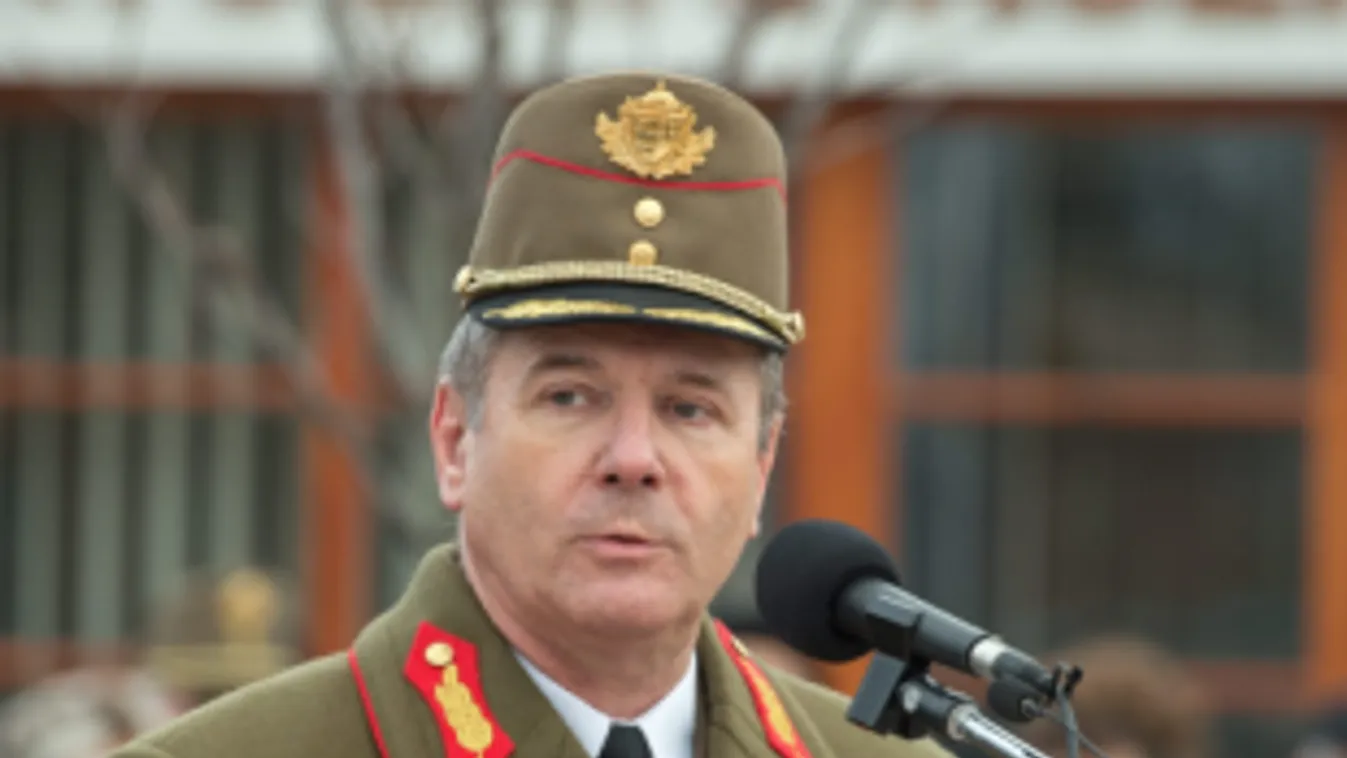 Benkő Tibor koszorúval tisztelgett a hejcei légi katasztrófa áldozatainak emléke előtt