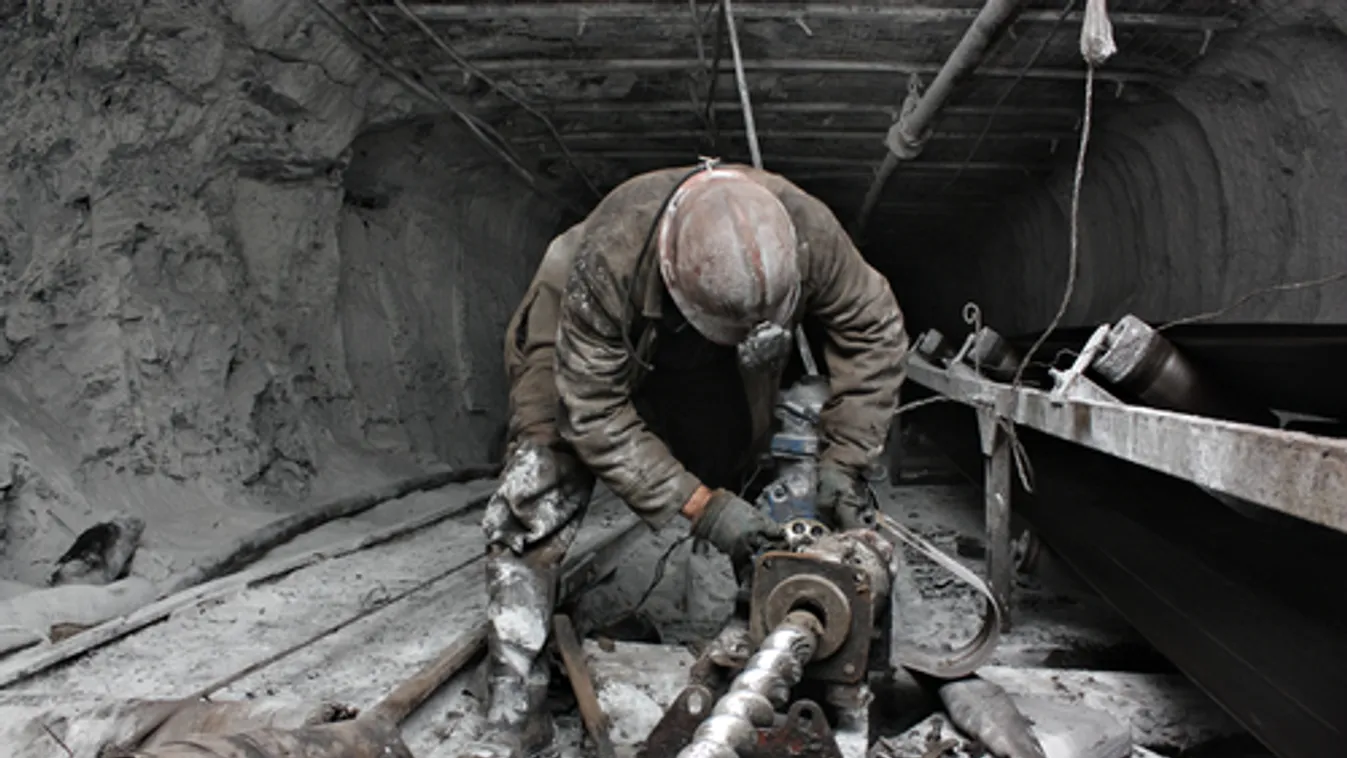 Kimentettek tucatnyi bányászt a Kelet-Kínában berobbant aranybányából