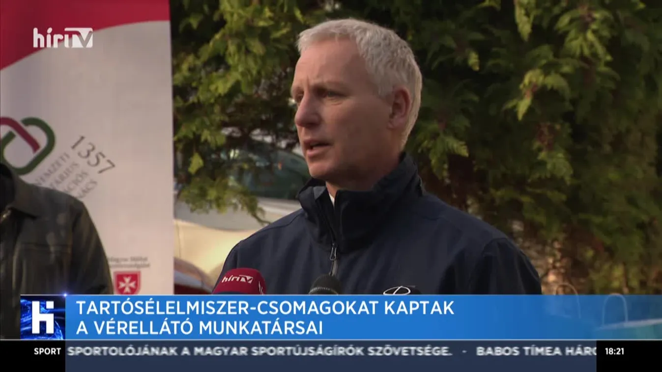 Tartósélelmiszer-csomagokat kaptak a vérellátó munkatársai