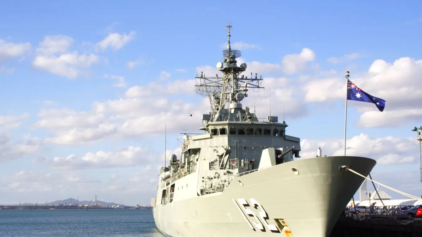 Ausztrália egymilliárd dollárból fejleszti tengeri haderejét