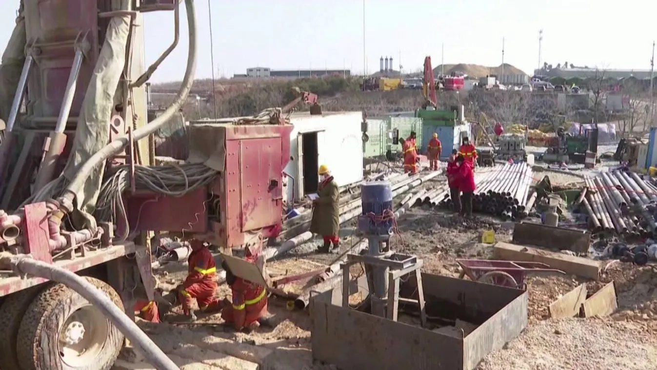 Meghalt az egyik föld alatt rekedt bányász