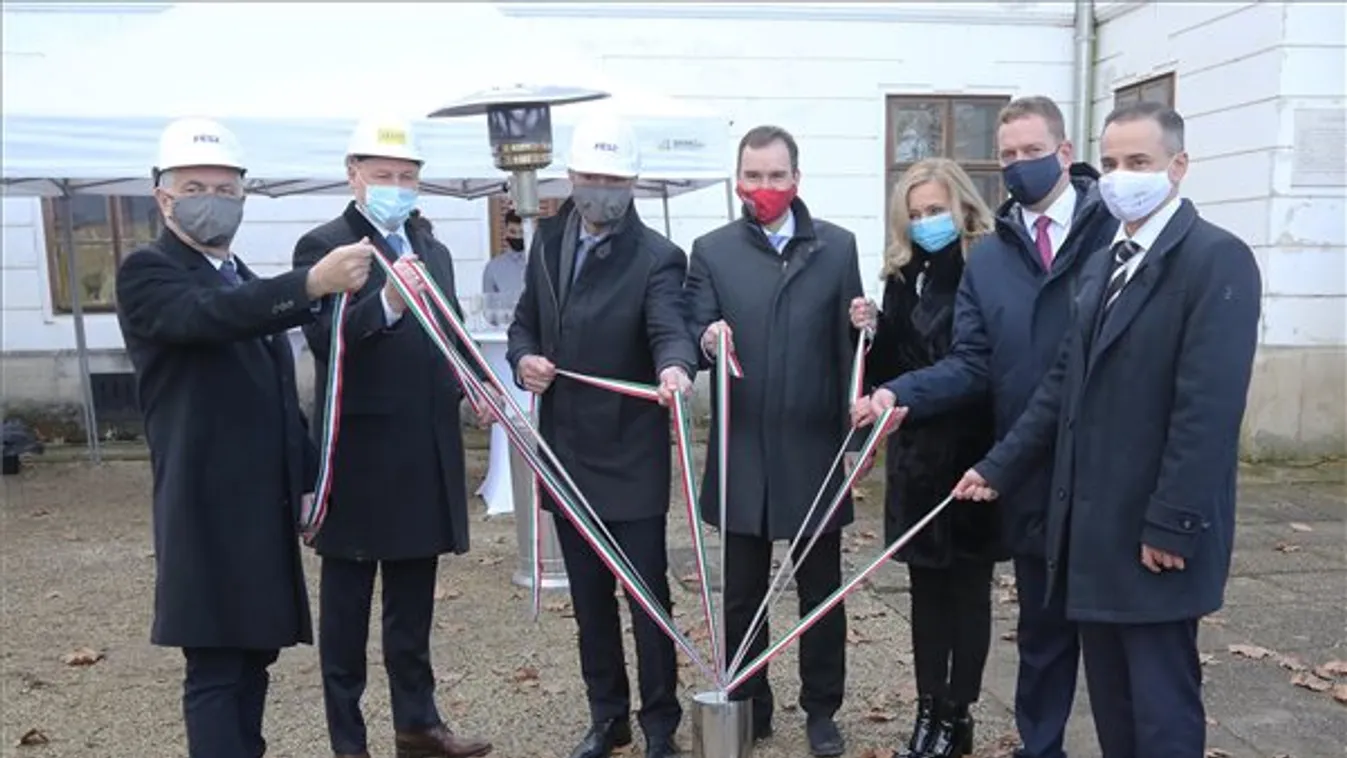 Lerakták a nagycenki Széchenyi-kastély turisztikai célú fejlesztéseinek alapkövét