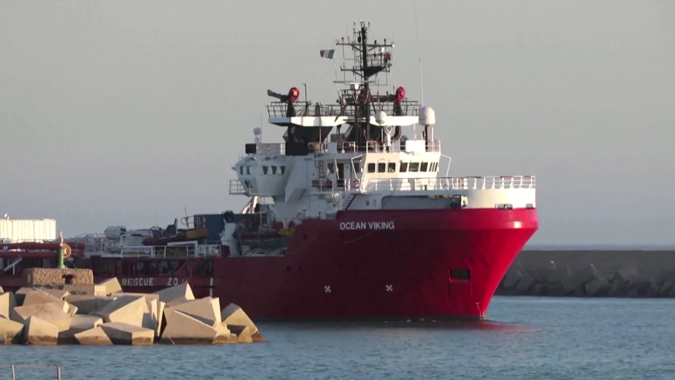 Szicílián köthet ki az Ocean Viking