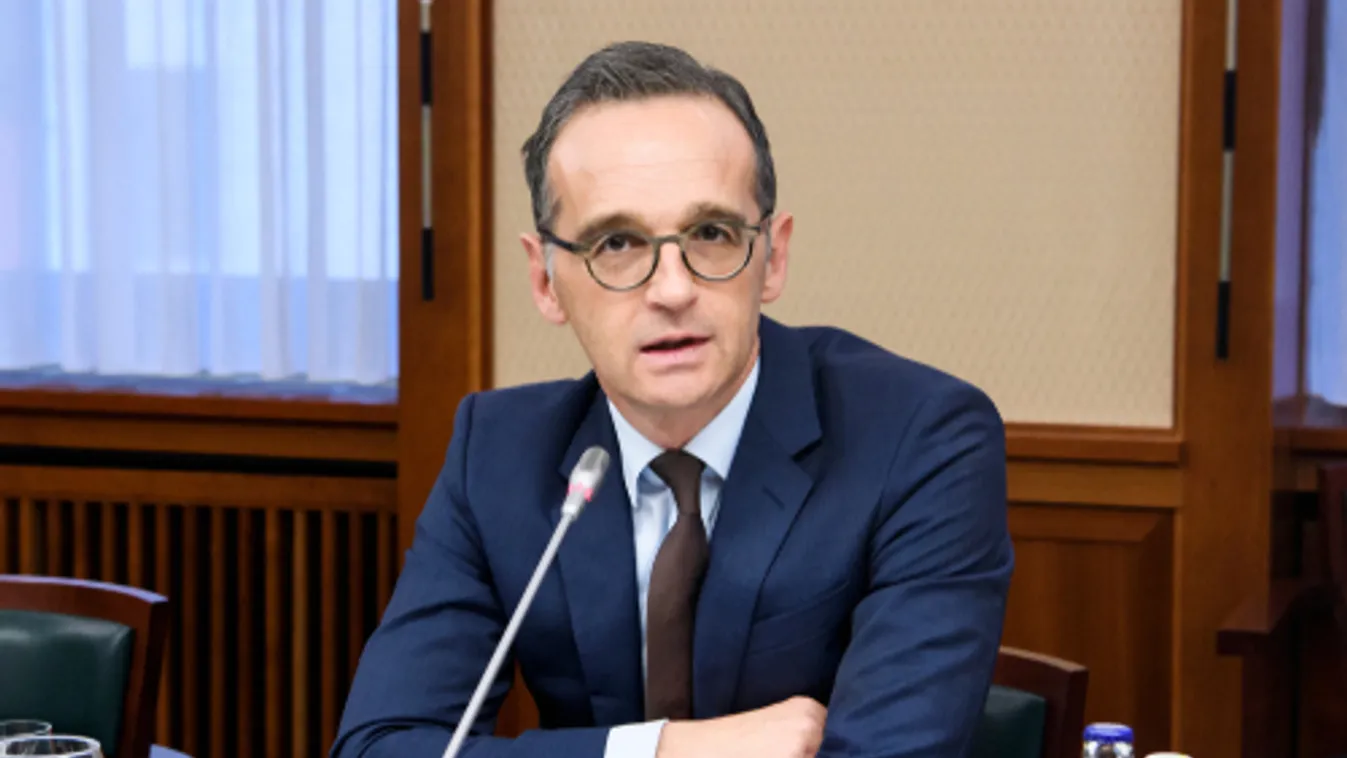 Maas: A beoltottakat ki kellene venni a korlátozások alól