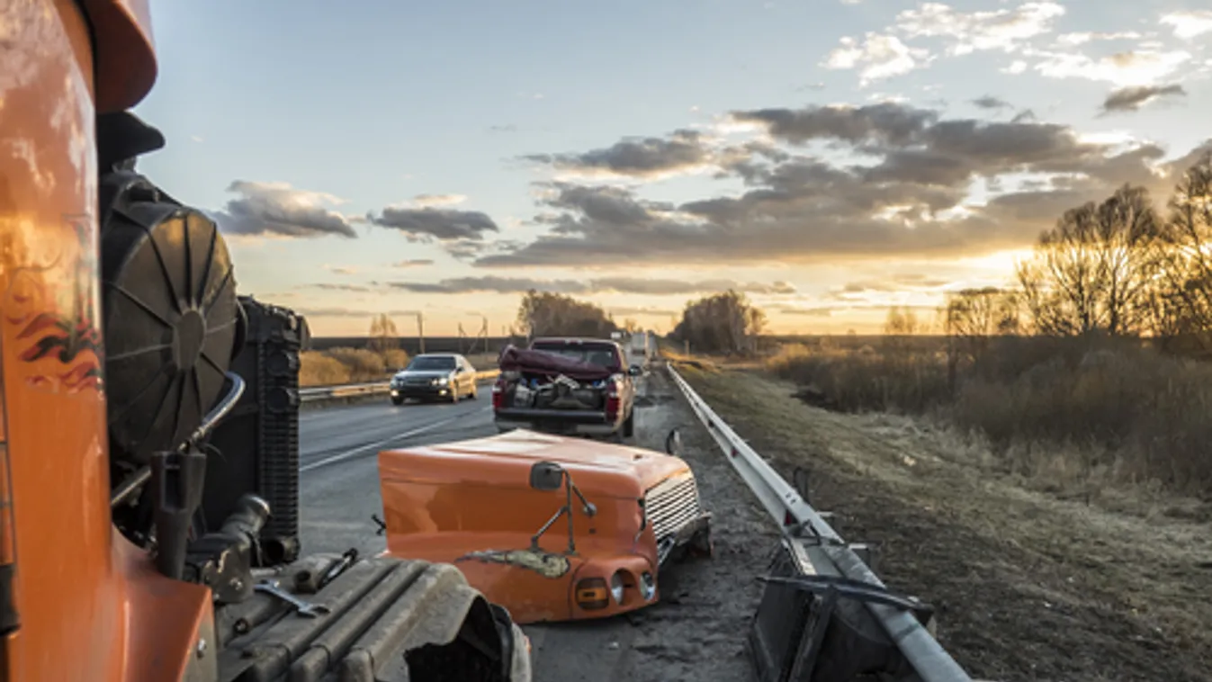 Akár félmillió forintra büntethetők a balesetveszélyes „horrorkaravánok”