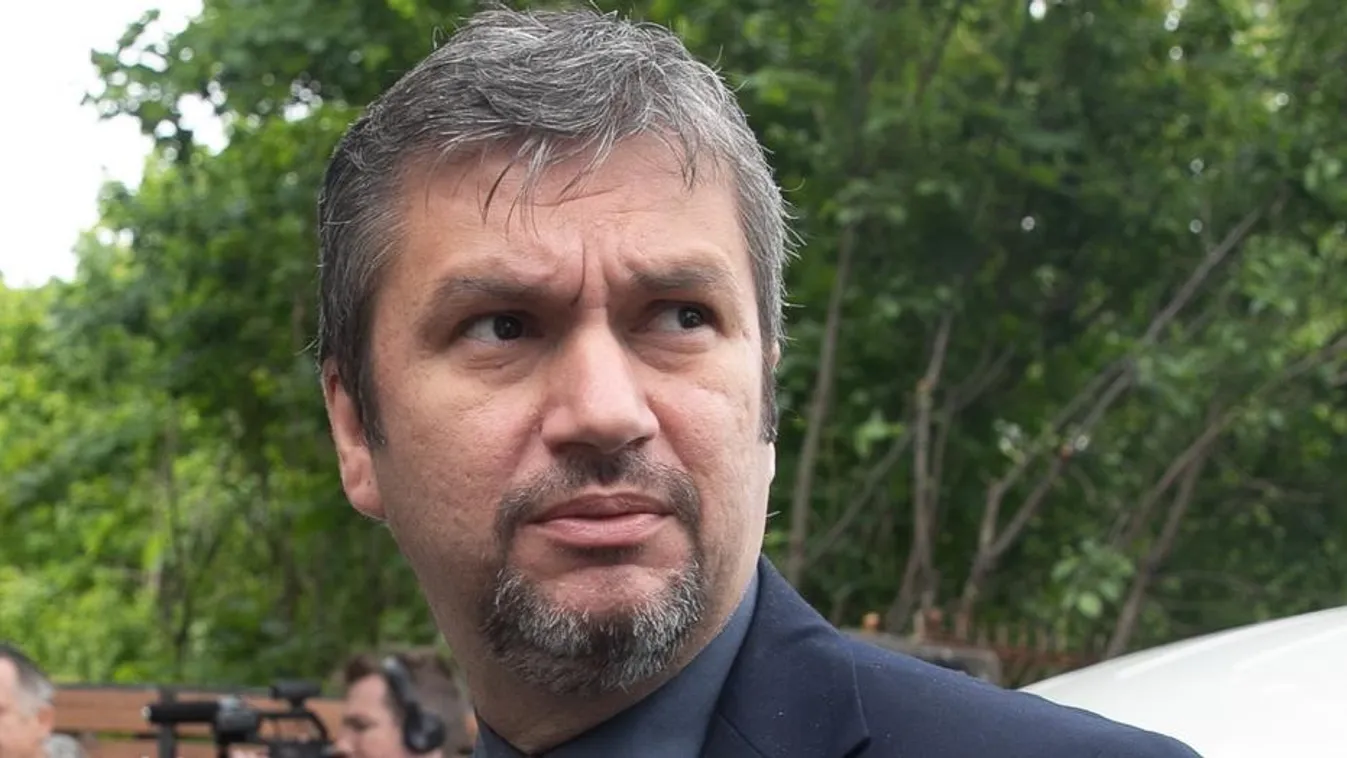 Hadházy Ákos ismét mellélőtt