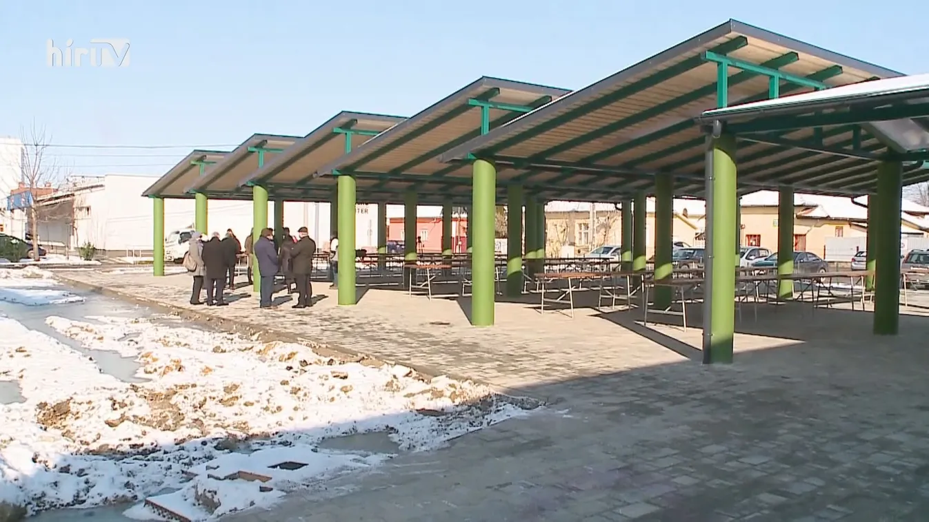 Átadták Karcag új piaccsarnokát