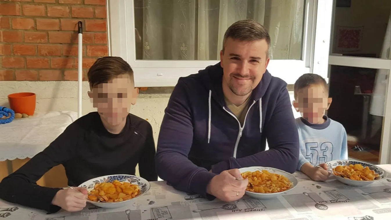 A 2,2 milliót kereső Jakab Péter most Kádár Jánost utánozva paprikás krumplit eszik