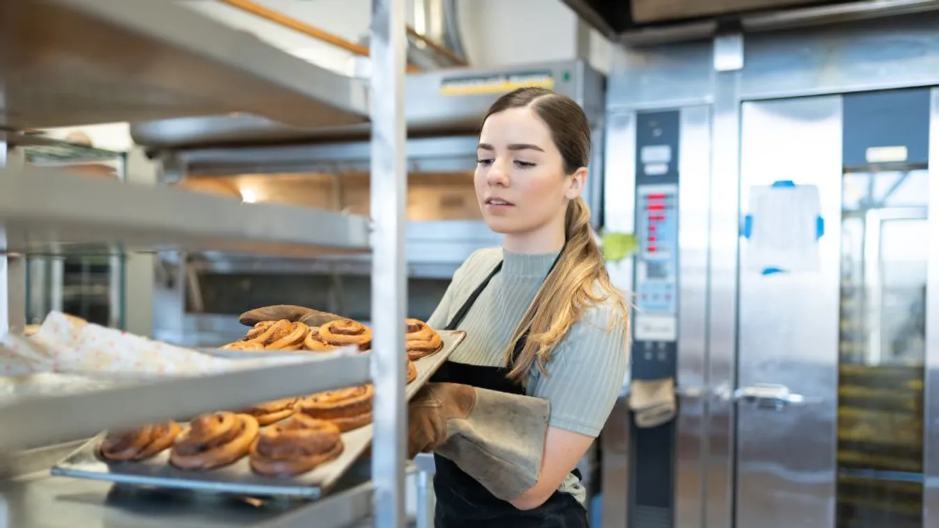 A diákmunkásokat is érinti a 25 év alattiak szja-mentessége